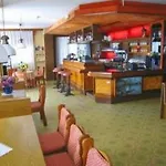 蒙恩雷波斯酒店 3*
